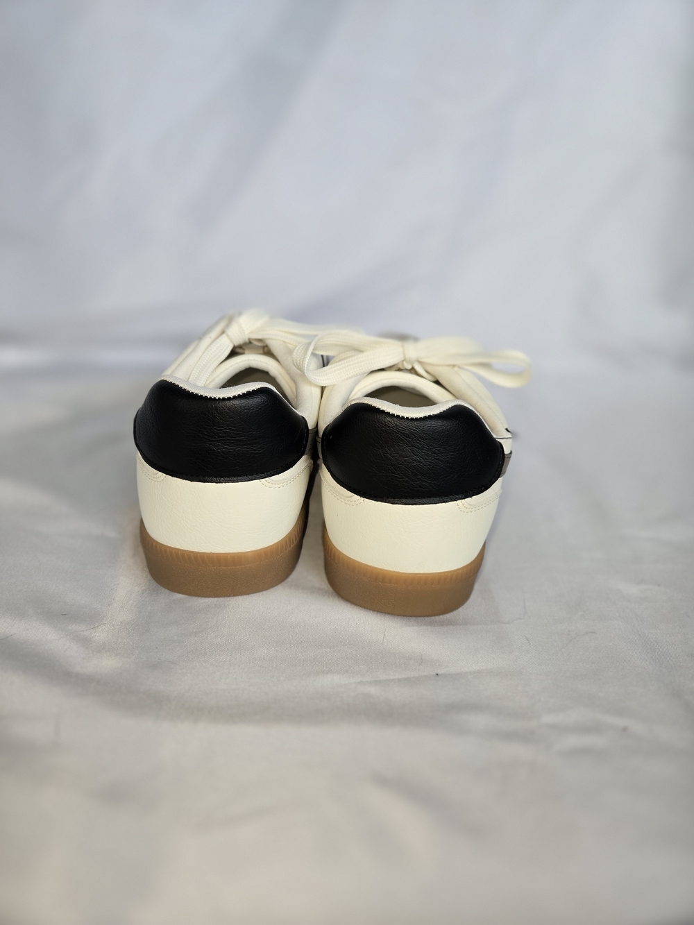 DV by Dolce Vita Voyage Sneakers Off White Suede Gum Sole Size 8.5 - Picture 4 of 8